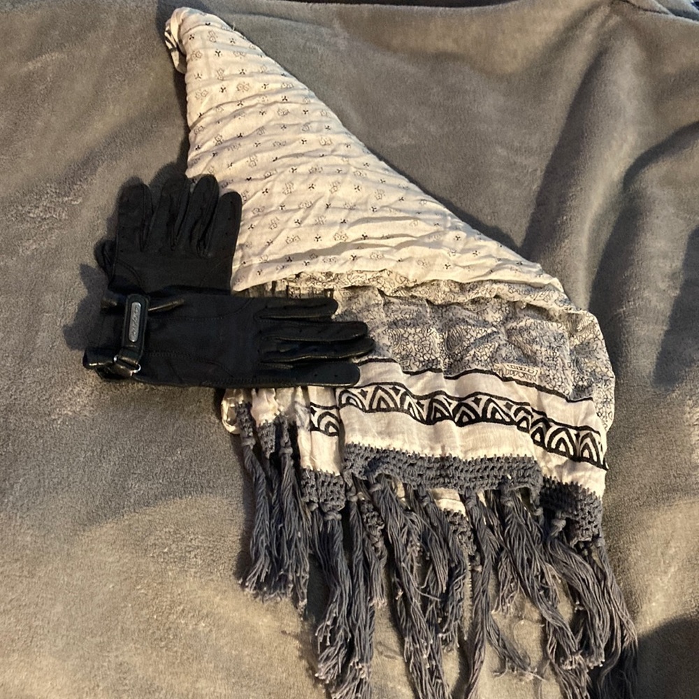 Lucky scarf and Harley Davison leather gloves set